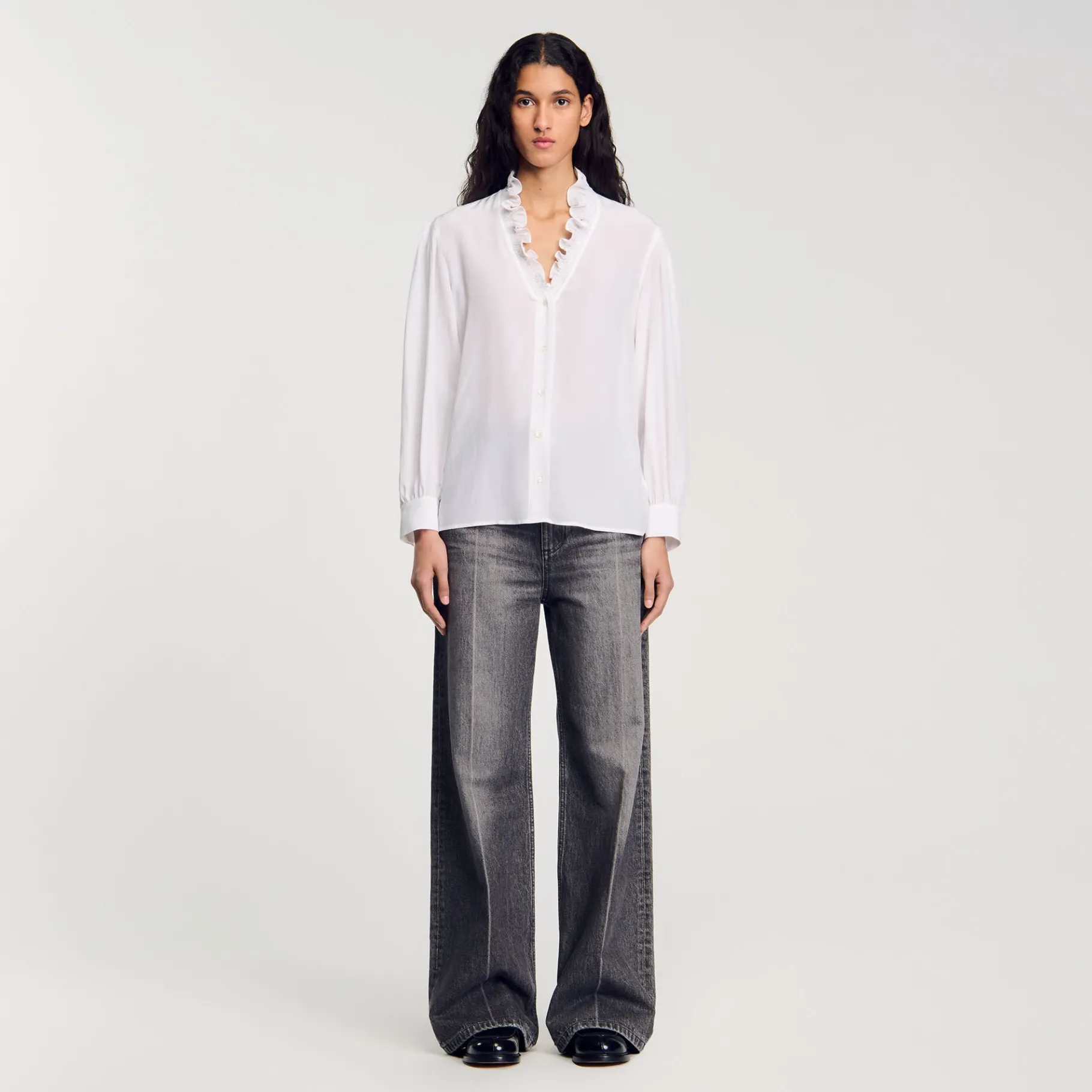Shop SANDRO Chemise Fluide En Soie blanc