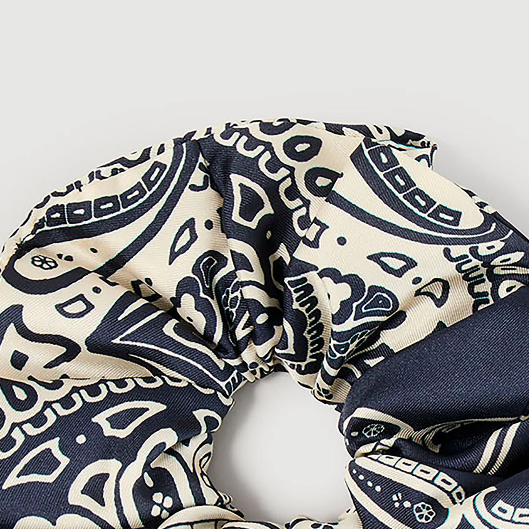 Shop SANDRO Chouchou Imprimé Bandana Marine / Beige