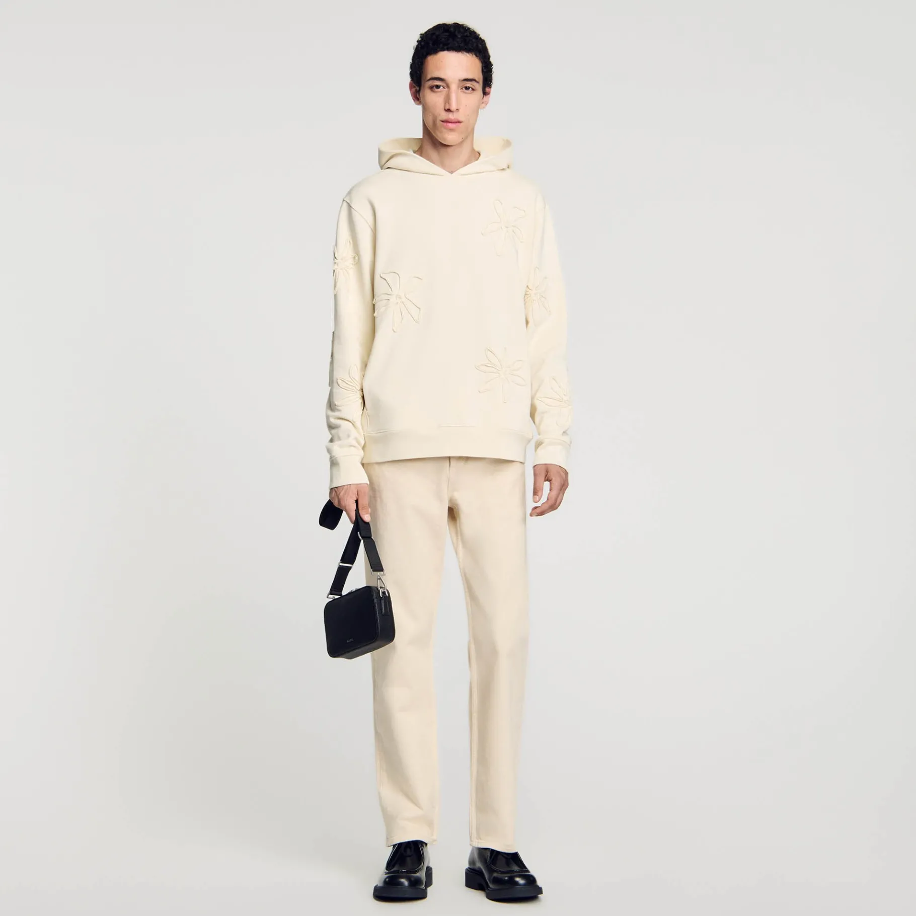 Shop SANDRO Hoodie à Capuche Orné De Fleurs Ecru