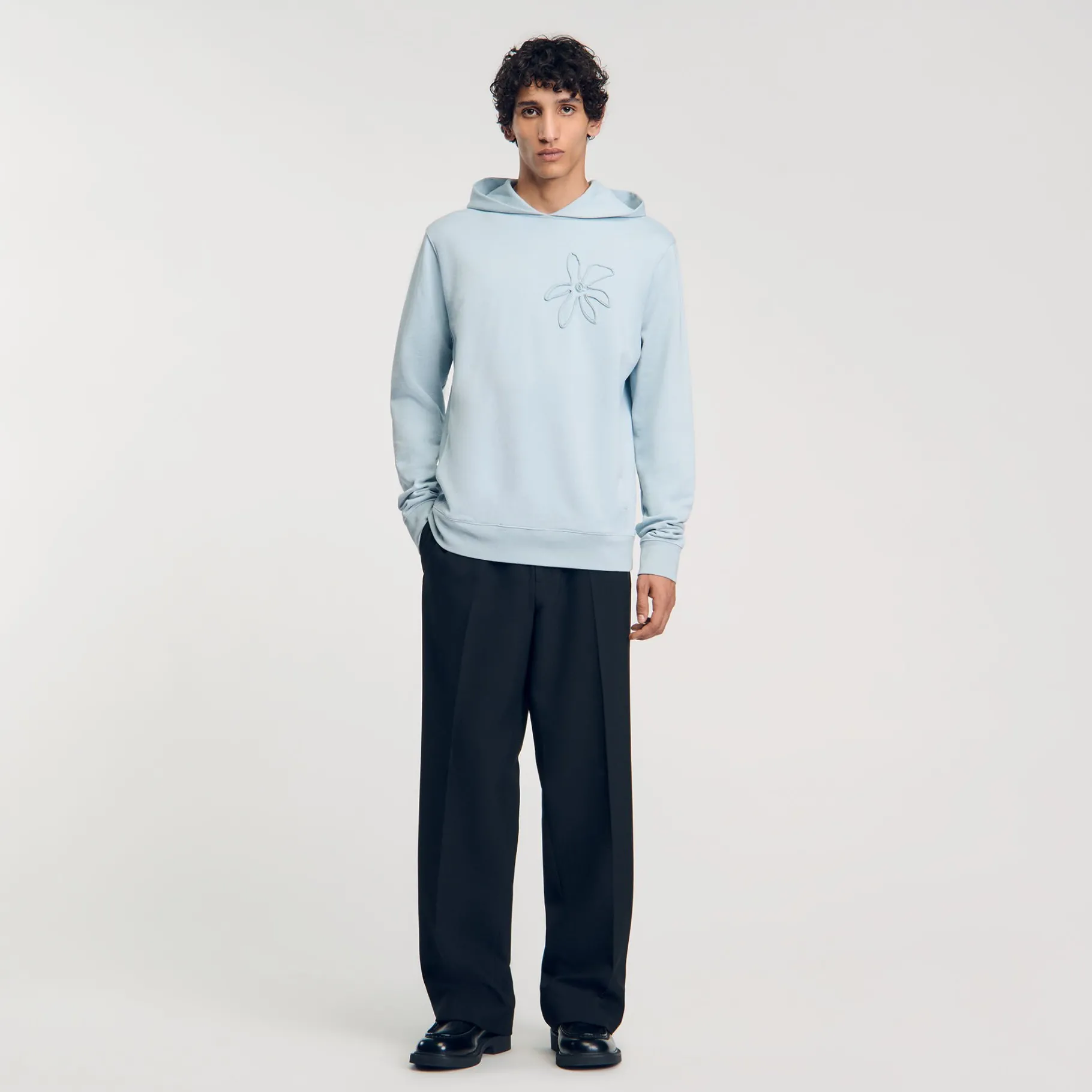 Shop SANDRO Hoodie Fleur à Capuche Baby Blue