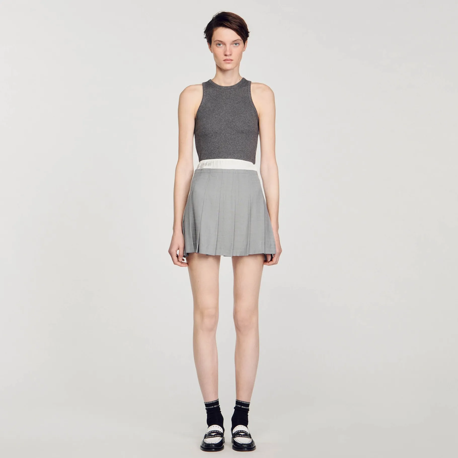 Shop SANDRO Jupe Courte Plissée Gris Clair