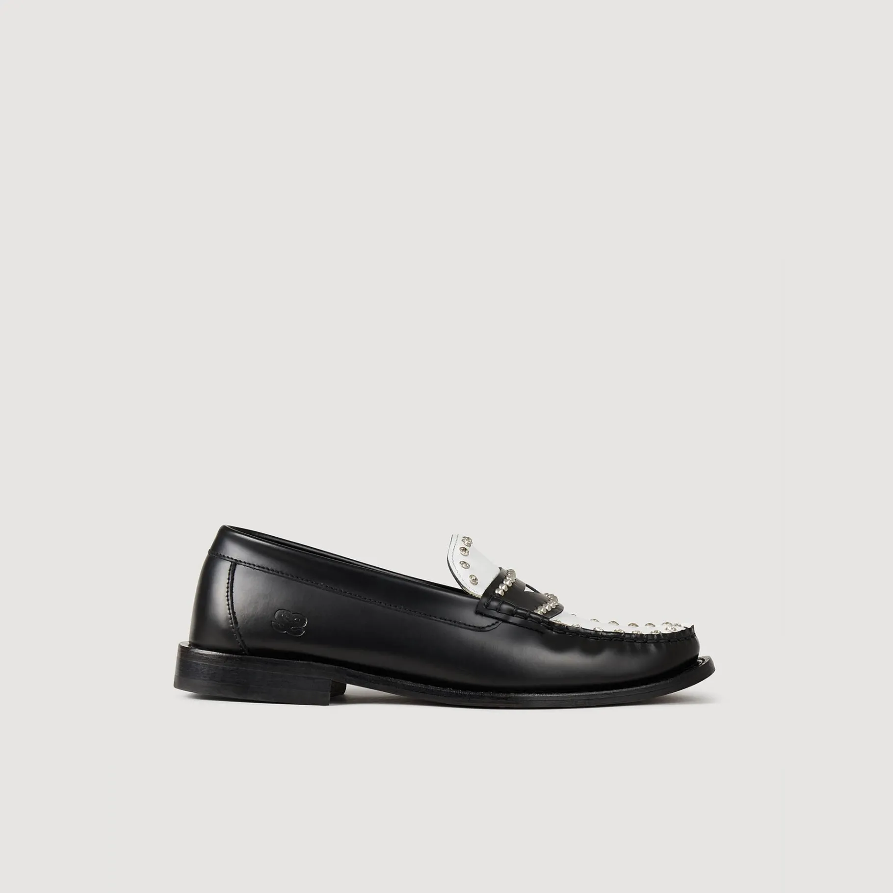 Cheap SANDRO Mocassins Bicolores à Clous Noir / Ecru