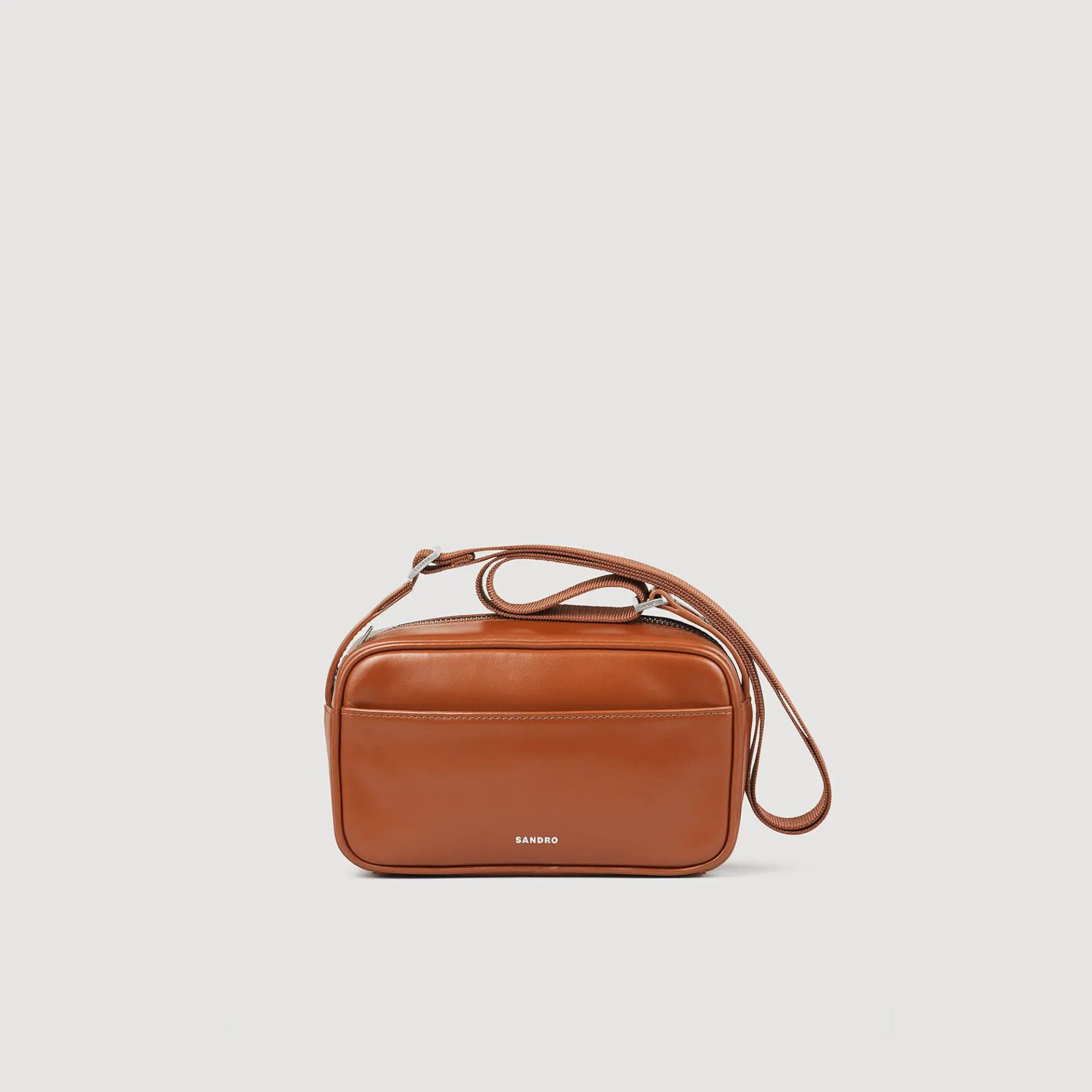 Shop SANDRO Petit Sac En Cuir Lisse Marron Clair