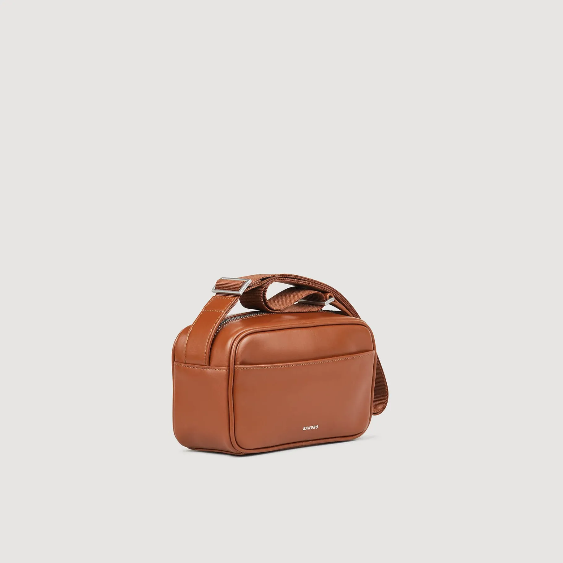 Shop SANDRO Petit Sac En Cuir Lisse Marron Clair