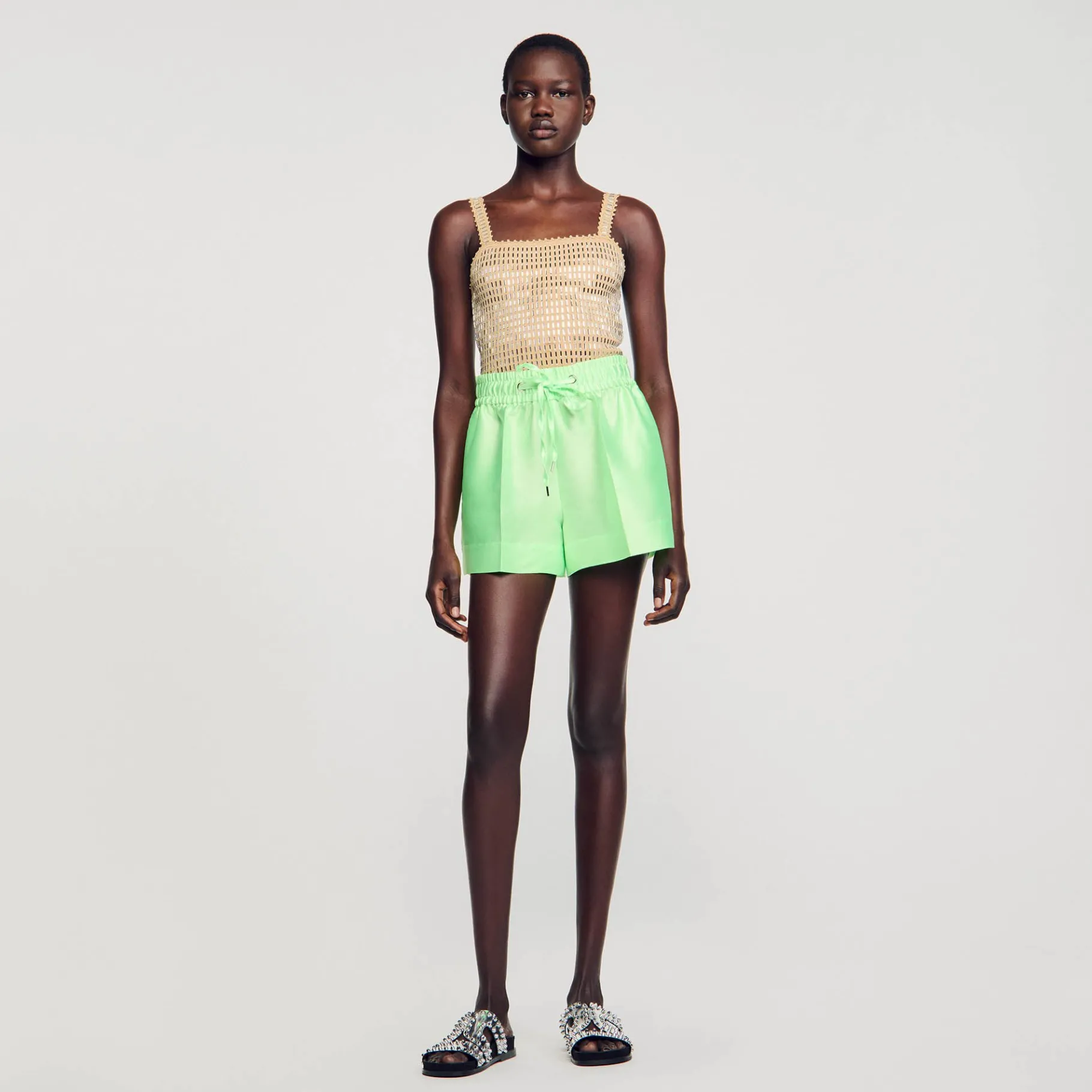 Shop SANDRO Short Large Satiné Vert Fluo